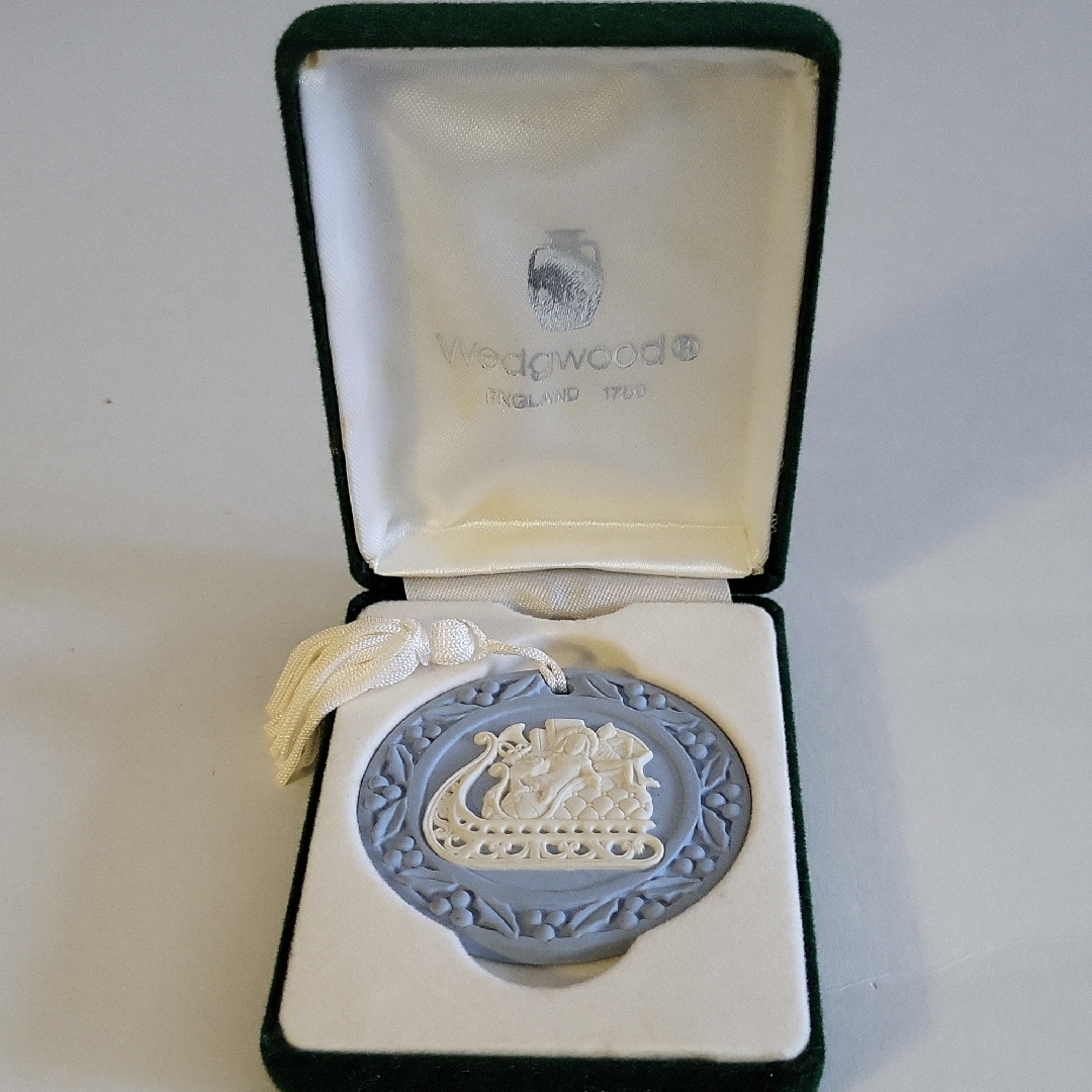 1993 Sleigh Wedgwood Classic Blue And White Ornament.